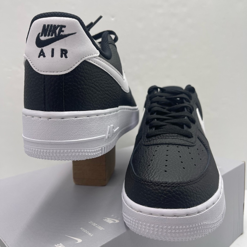 Nike WMNS AIR FORCE 1'07
BLACK/WHITE
NOIR/BLANC CT2302 002 Platform Sneakers - Picture 7 of 16